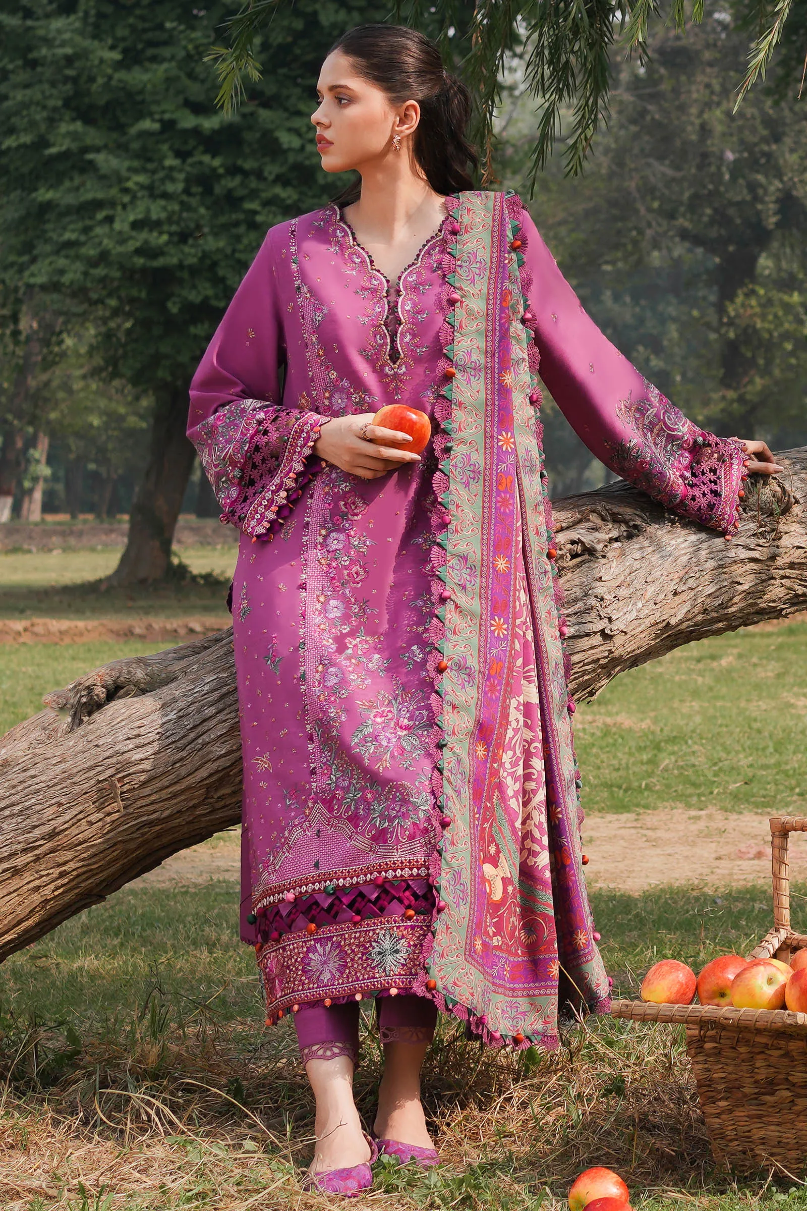 Zaha by Khadijah Shah · Winter Collection Vol-02 – NEGIN (ZW2-23-08)