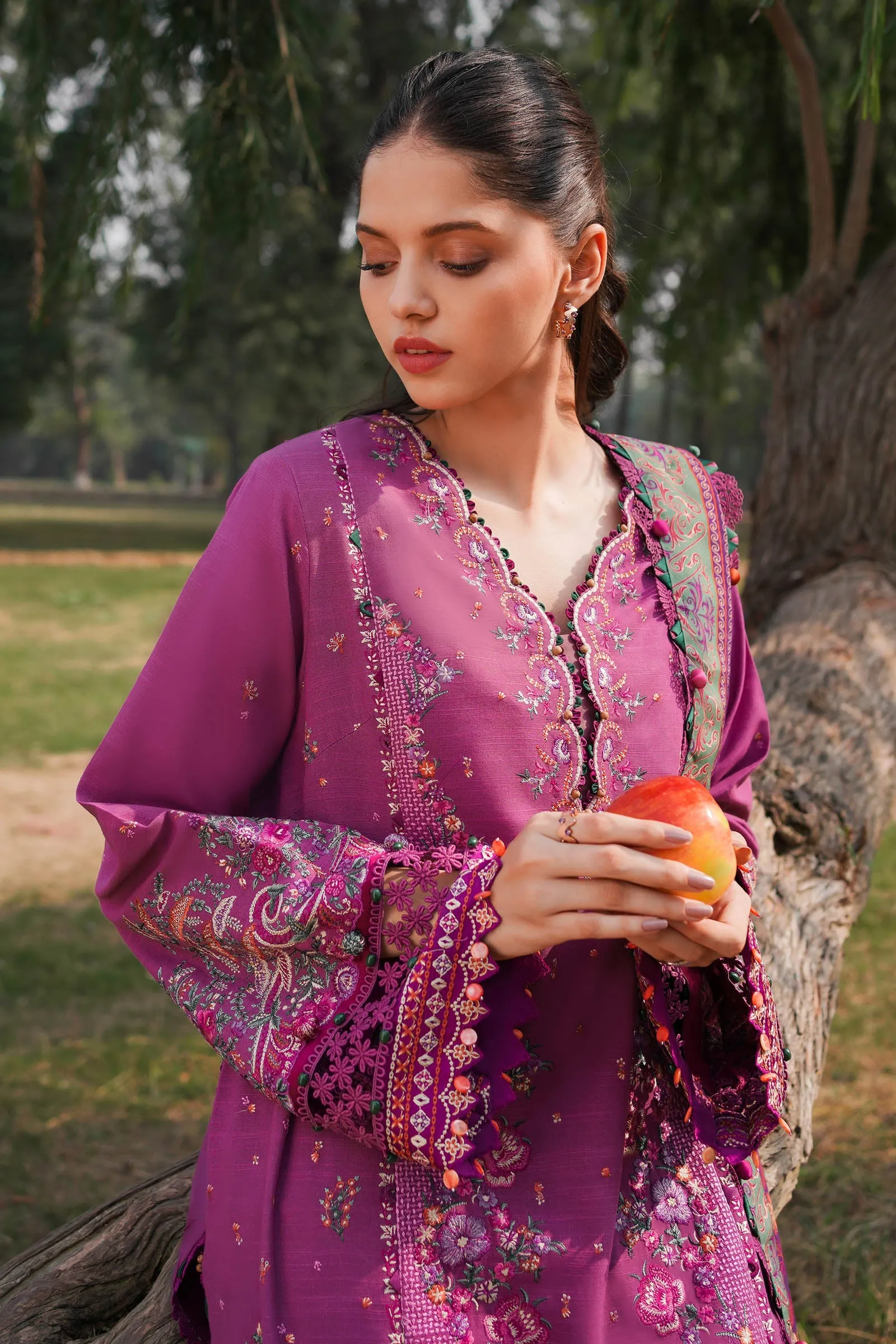 Zaha by Khadijah Shah · Winter Collection Vol-02 – NEGIN (ZW2-23-08)