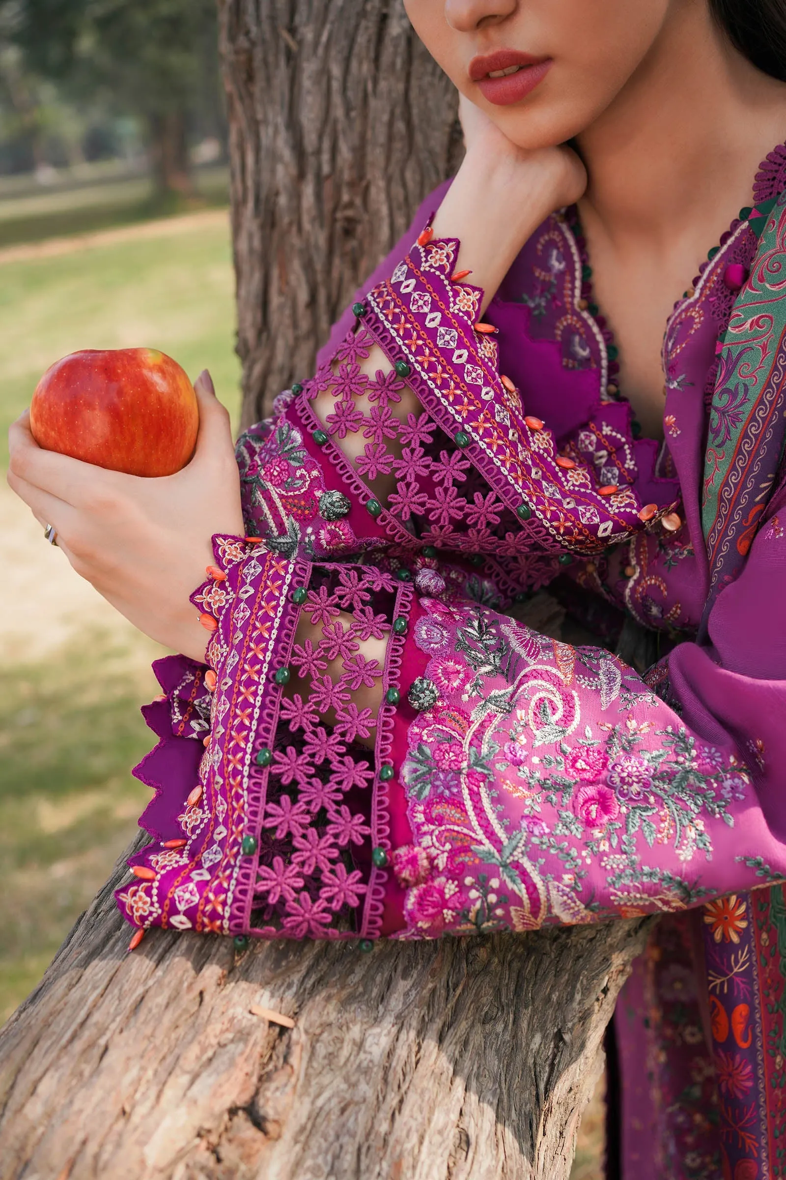 Zaha by Khadijah Shah · Winter Collection Vol-02 – NEGIN (ZW2-23-08)