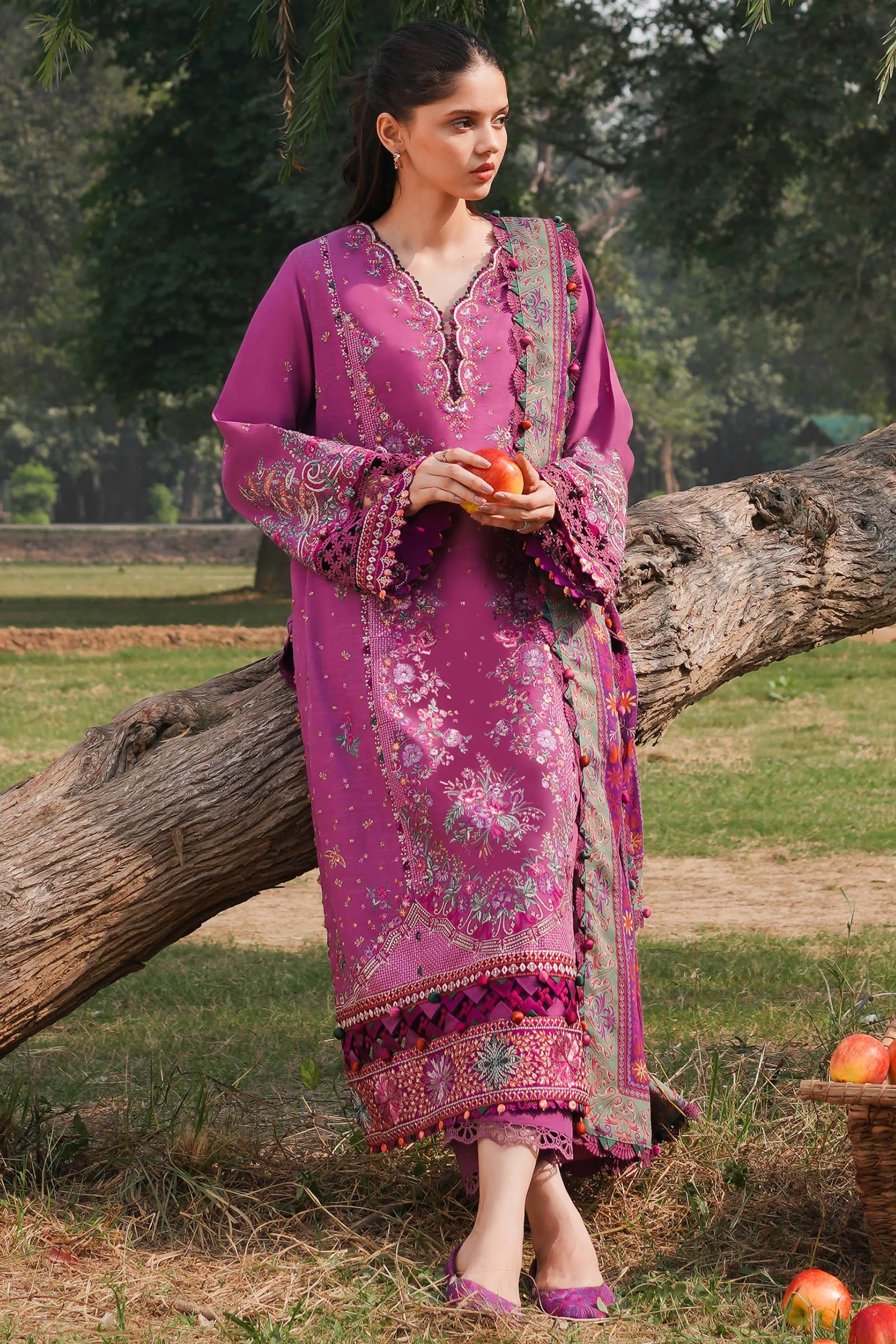 Zaha by Khadijah Shah · Winter Collection Vol-02 – NEGIN (ZW2-23-08)